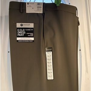 Haggar Clothing Men’s Classic Fit Dress Pant no iron stretch waist and Fabric